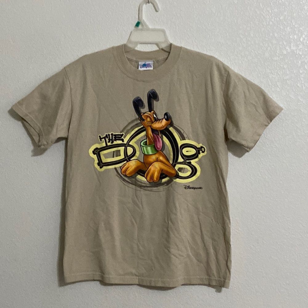 DISNEYLAND Pluto The Dog T Shirt Size M in like new condition.